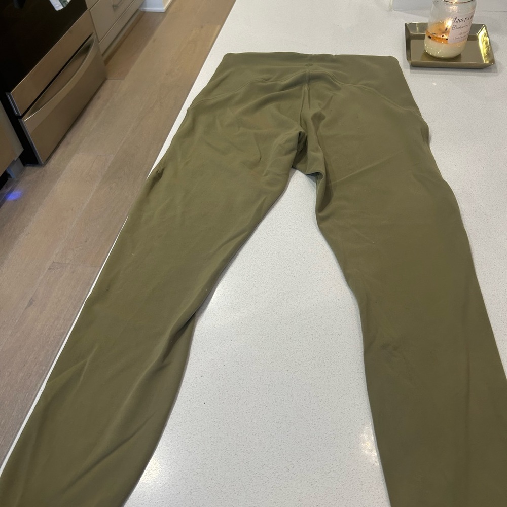 Lululemon high rise tight 25”. Color- bronze green. Size 8.